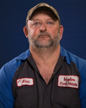 Staff member Alan  from ID_1f29e610822f