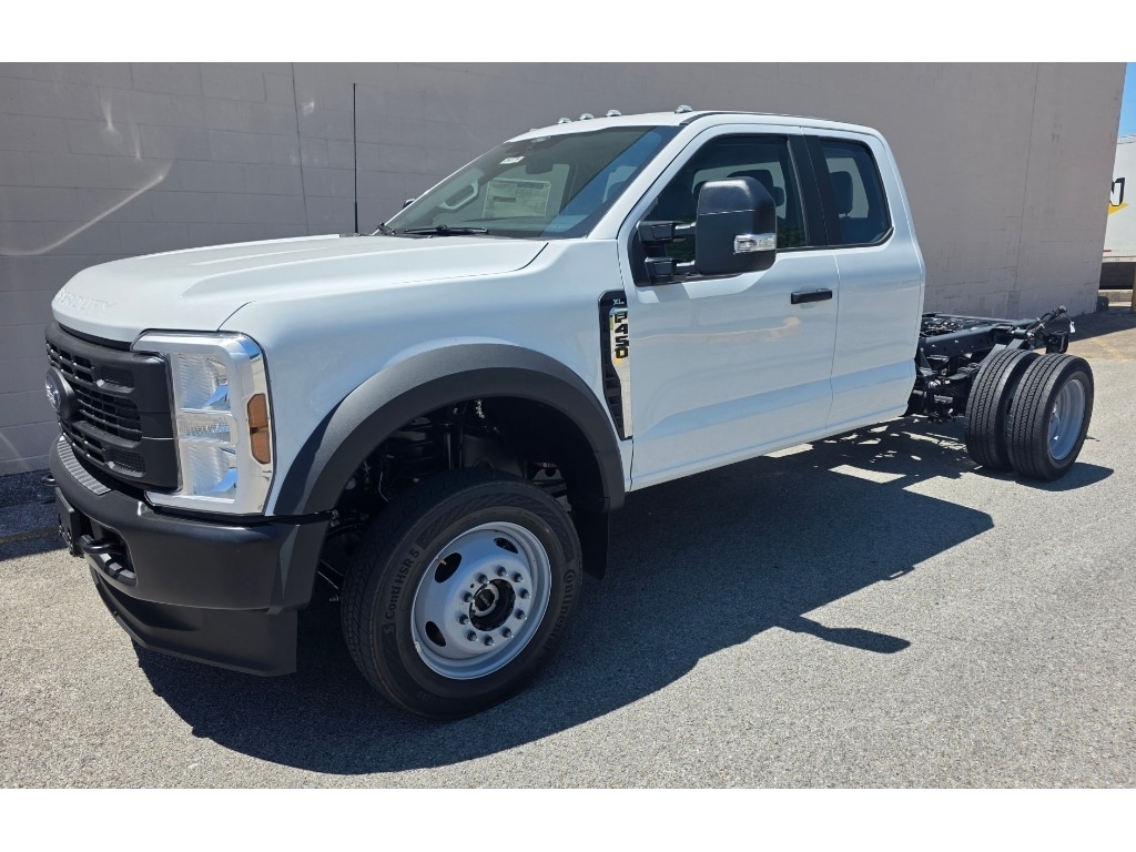 2026 Ford F-450 XL 4x4 SuperCab 168-In DRW's photo
