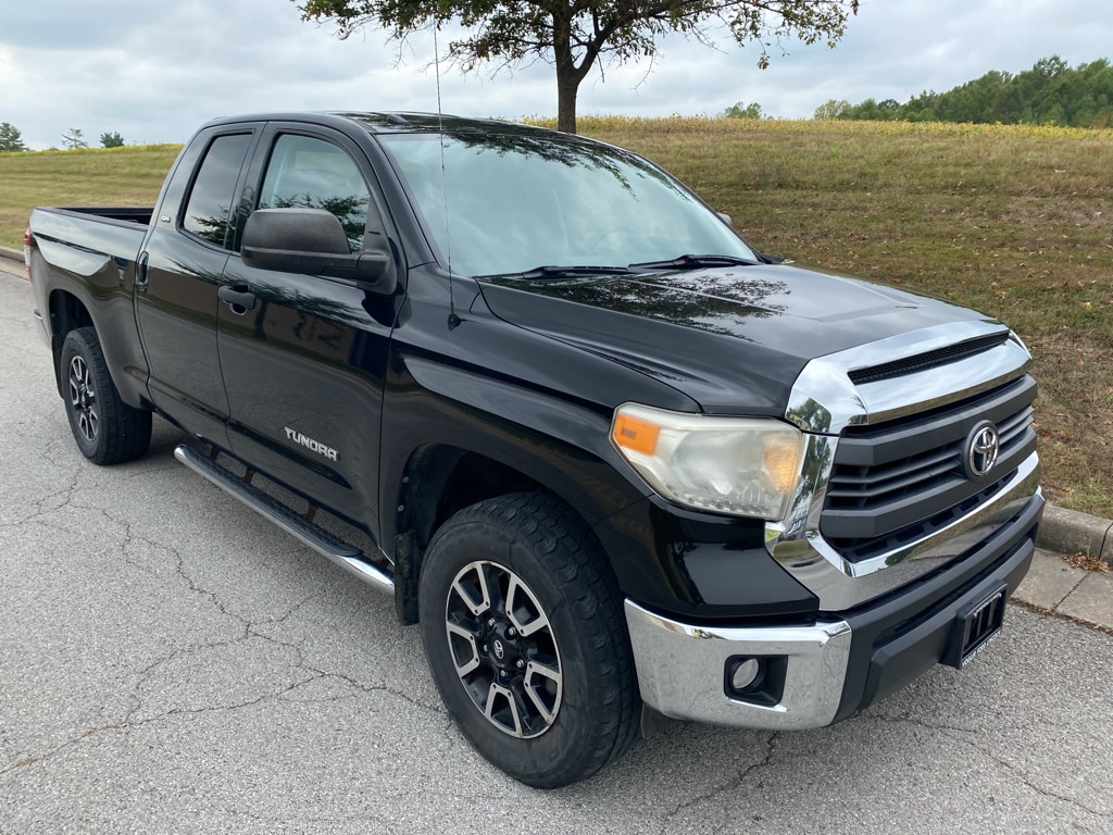 Used 2014 Toyota Tundra SR5 4.6L V8 4x4 Double Cab 6.6 ft. box 145.7 in. W Truck Double Cab