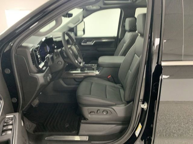2025 Chevrolet Silverado 1500 LTZ photo 2