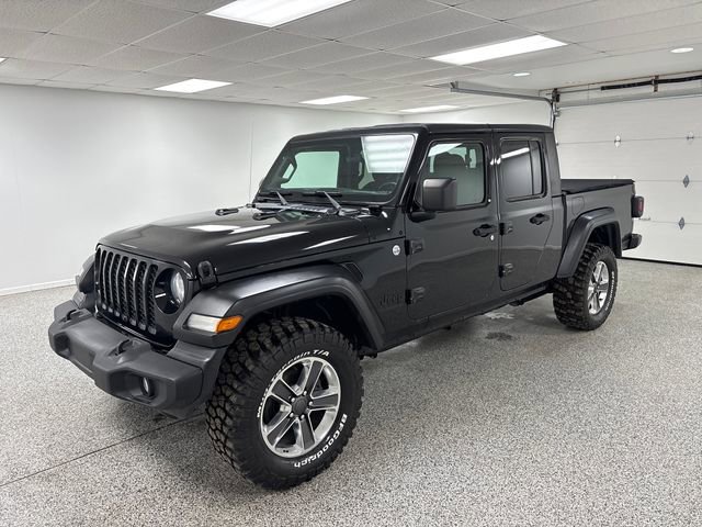 2020 Jeep Gladiator Sport photo 3