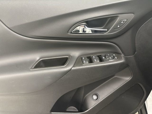 2024 Chevrolet Equinox LT photo 3