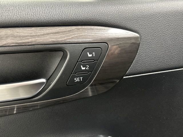 2021 Toyota Highlander Platinum photo 4