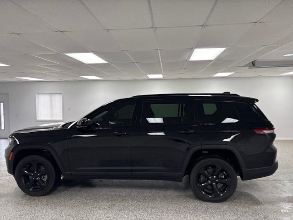 Used 2022 Jeep Grand Cherokee L Laredo