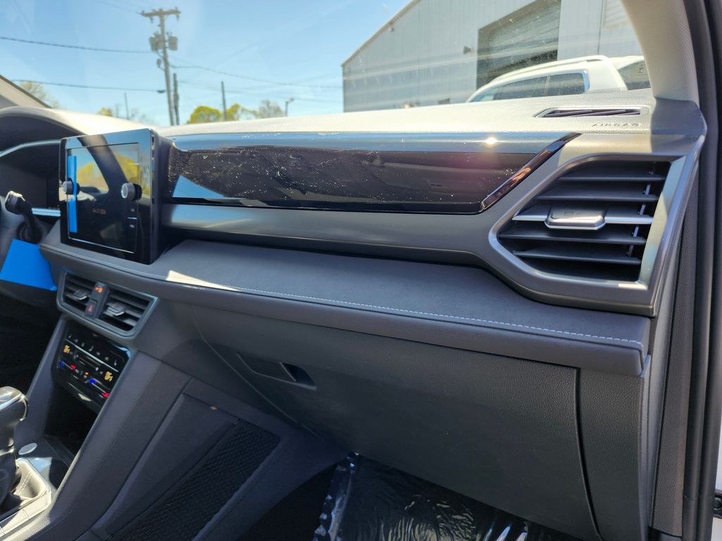 2026 Volkswagen Taos SE Black - Photo 15