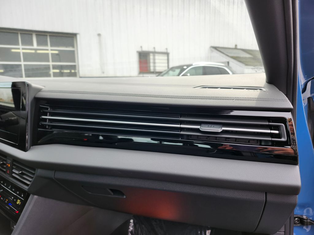 2026 Volkswagen Jetta Sport - Photo 12