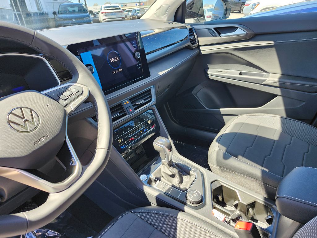 2026 Volkswagen Taos SE Black - Photo 7