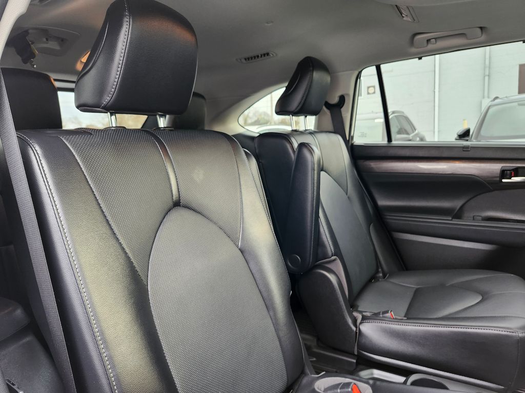 2022 Toyota Highlander Limited - Photo 15