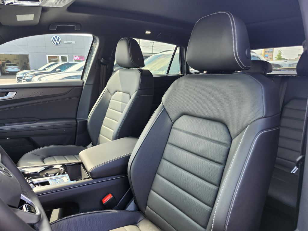 2026 Volkswagen Atlas Cross Sport 8