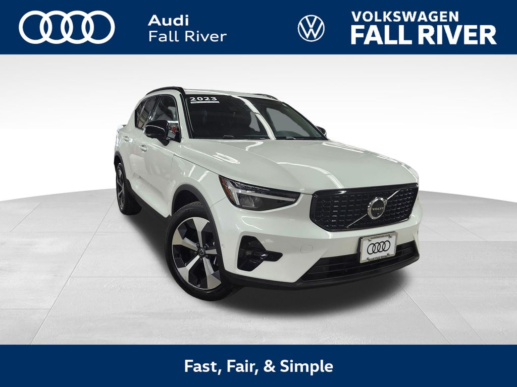 2023 Volvo XC40 B5 Plus Dark AWD's photo