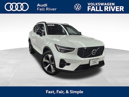 2023 Volvo XC40 B5 Plus Dark Theme SUV