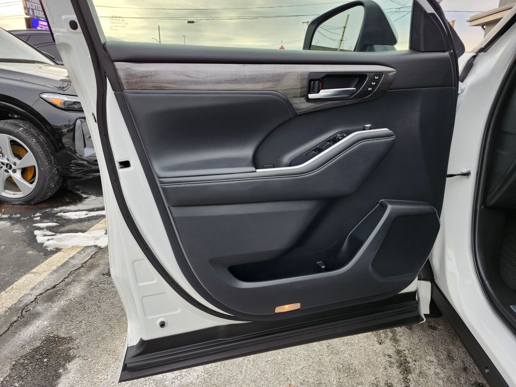2022 Toyota Highlander Limited - Photo 11
