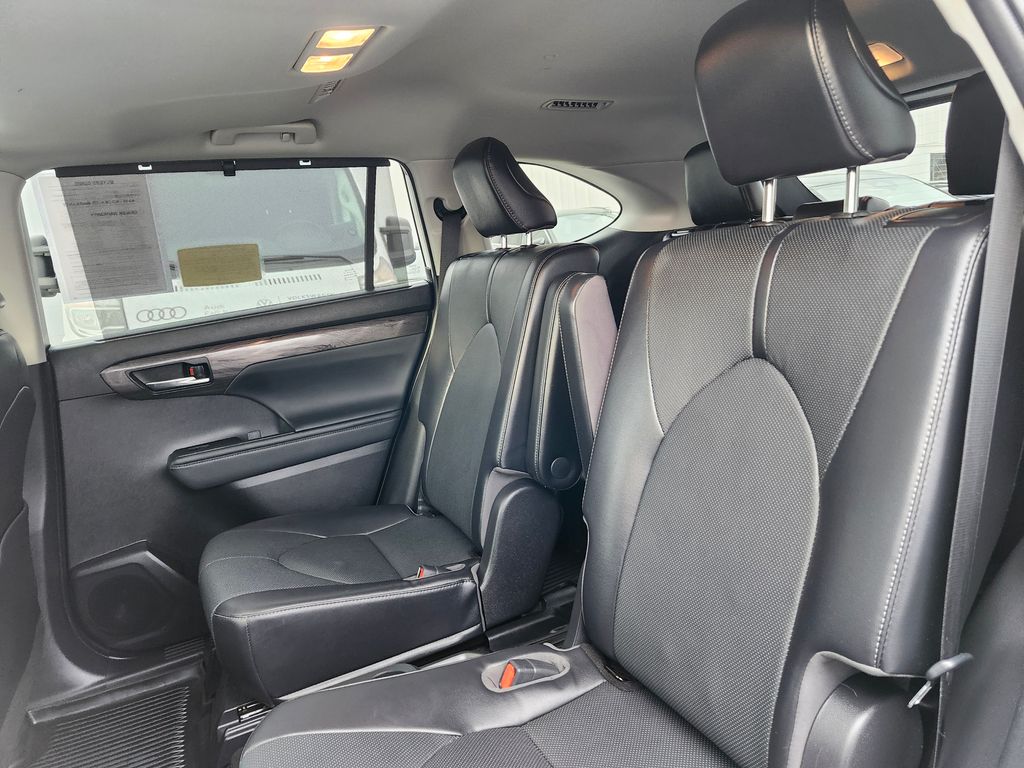 2022 Toyota Highlander Limited - Photo 12