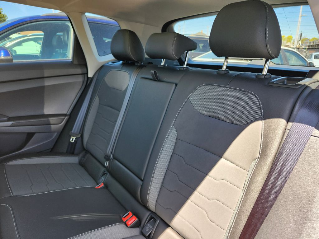 2026 Volkswagen Taos SE Black - Photo 11