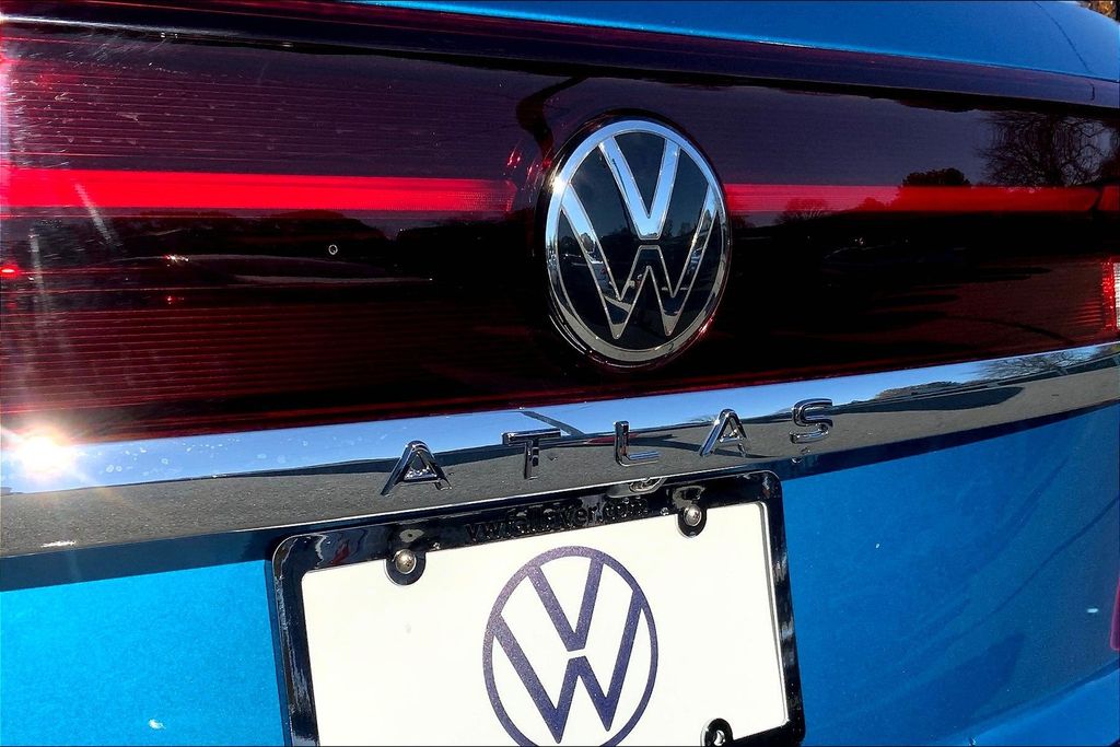 VOLKSWAGEN ALLEY 看板 2024-2025 VW VOLKSWAGEN ATLAS FRONT GRILLE EMBLEM