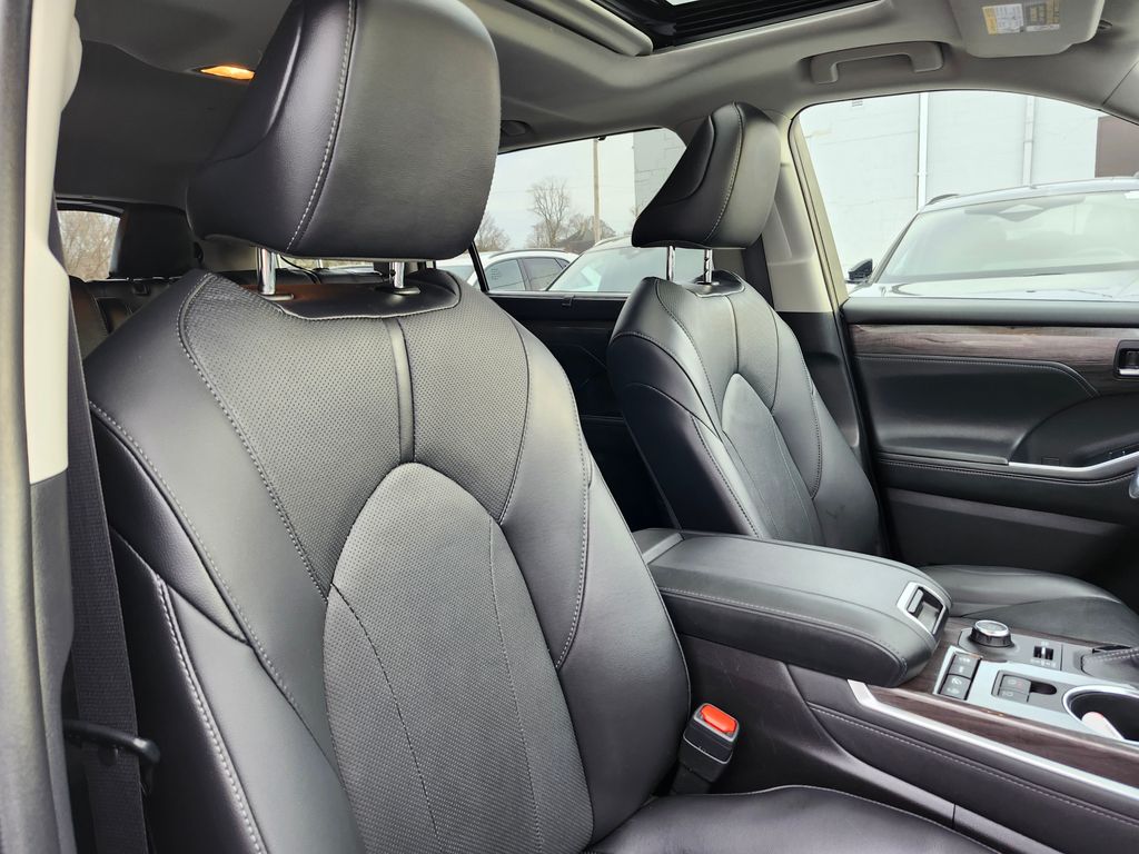 2022 Toyota Highlander Limited - Photo 17