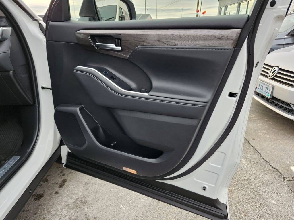 2022 Toyota Highlander Limited - Photo 18