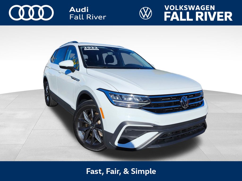 2022 Volkswagen Tiguan SE's photo