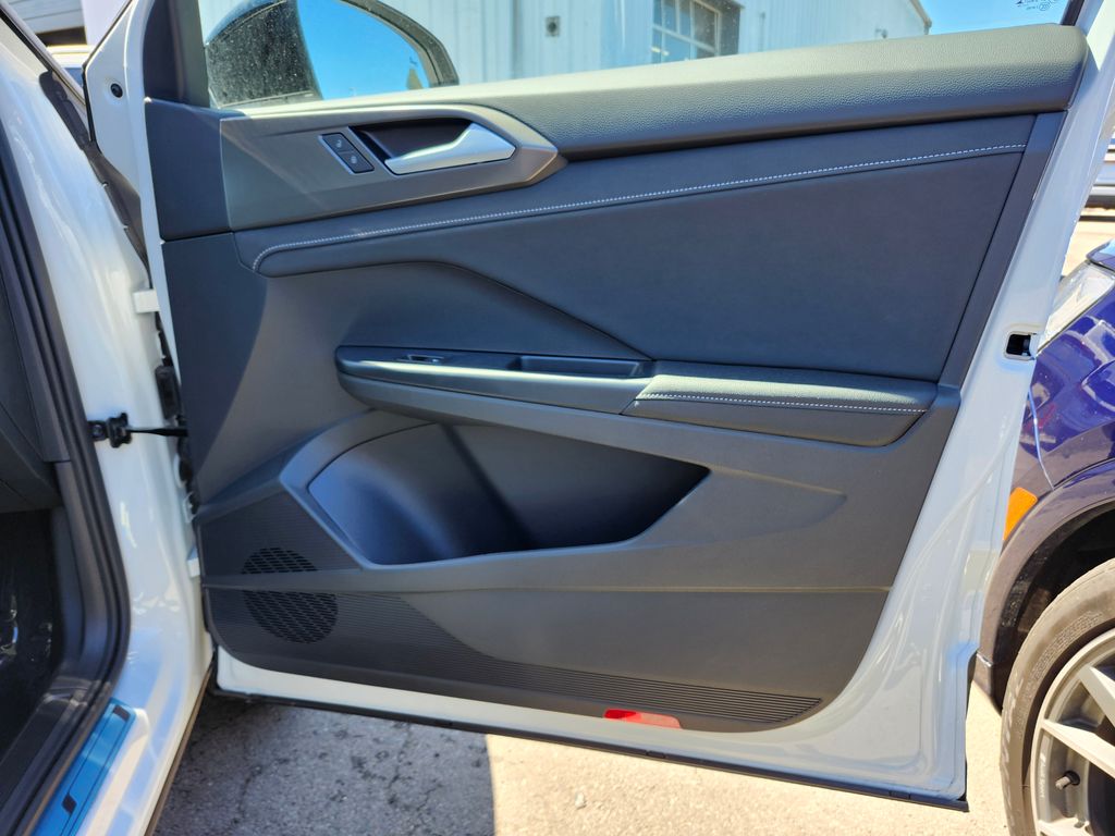2026 Volkswagen Taos SE Black - Photo 12