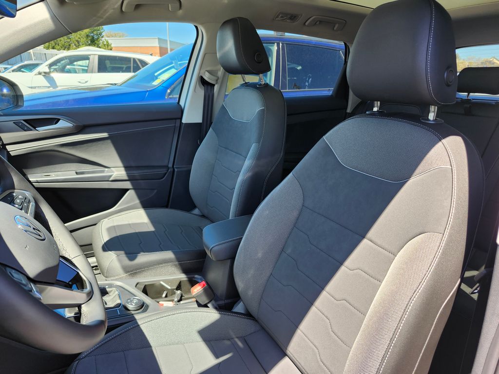 2026 Volkswagen Taos SE Black - Photo 9