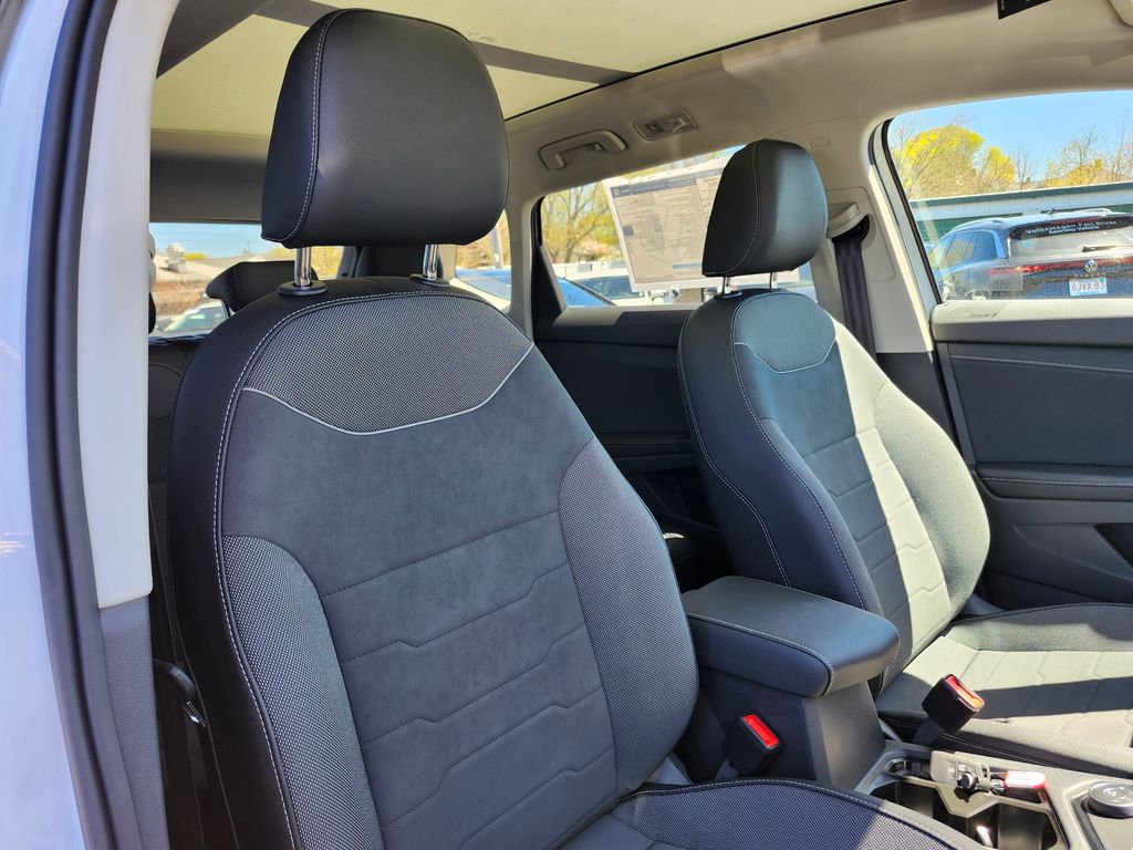 2026 Volkswagen Taos SE Black - Photo 13