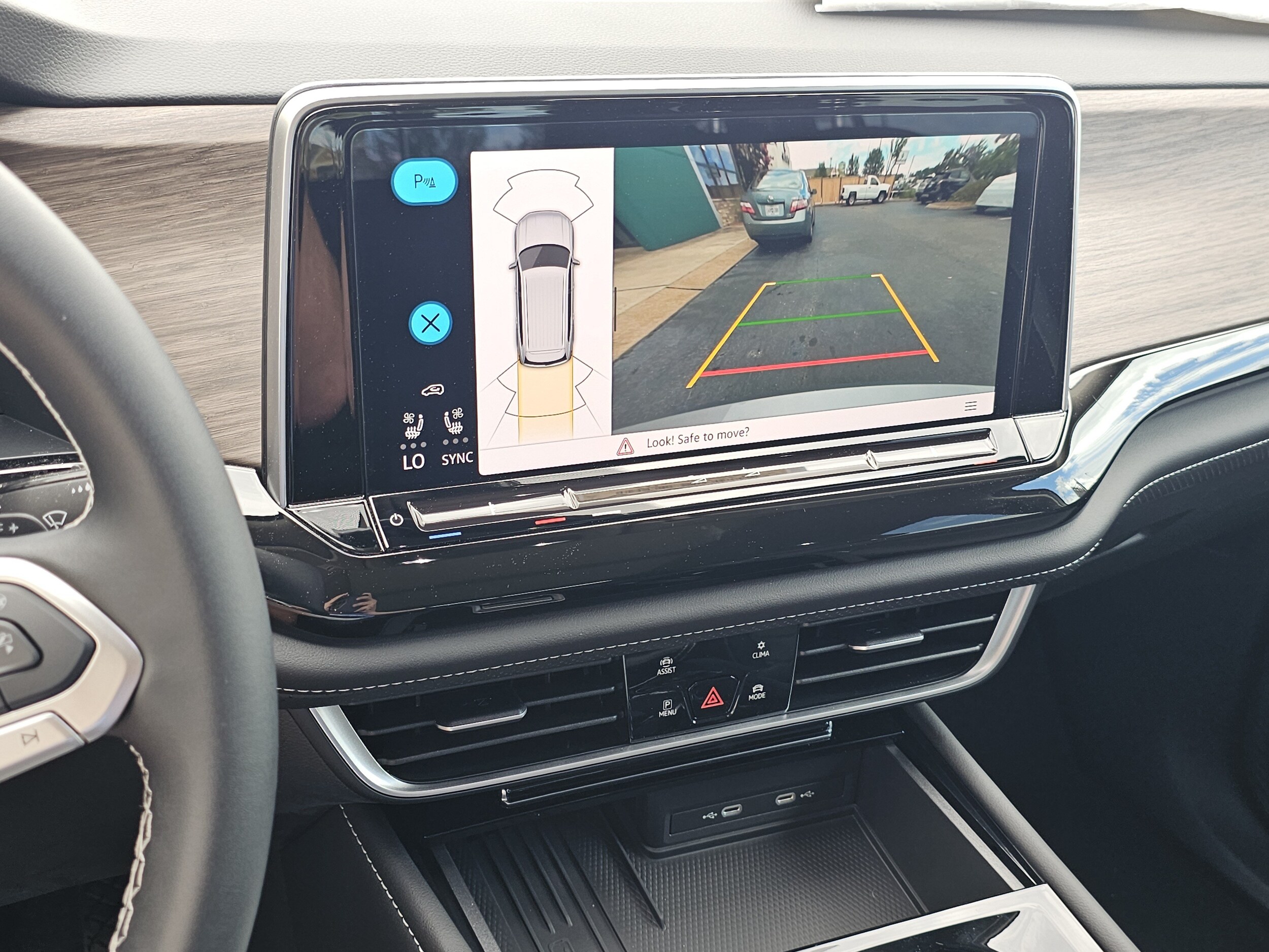 2025 Volkswagen Atlas SEL - Photo 10