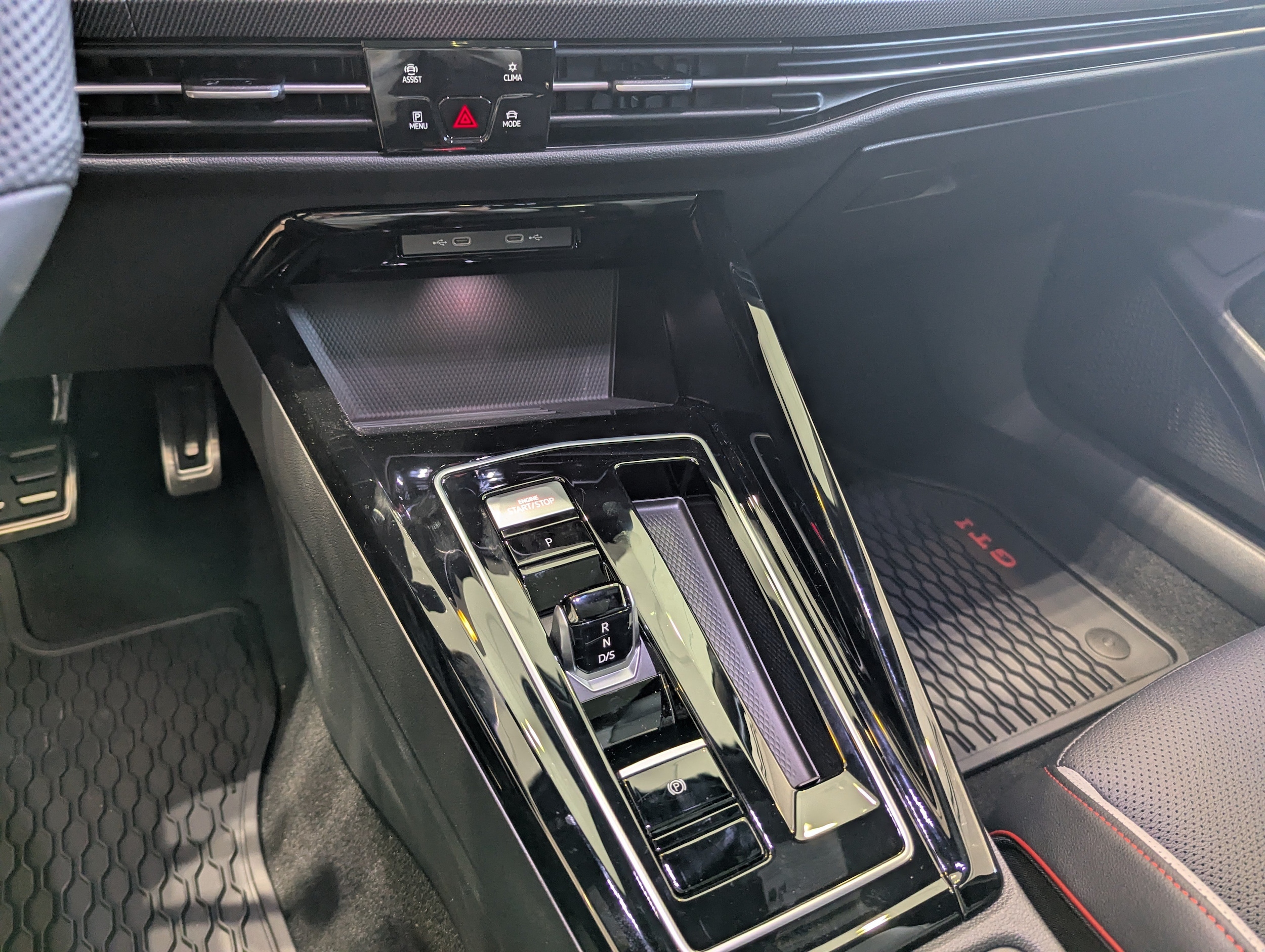 2026 Volkswagen Golf GTI SE - Photo 16