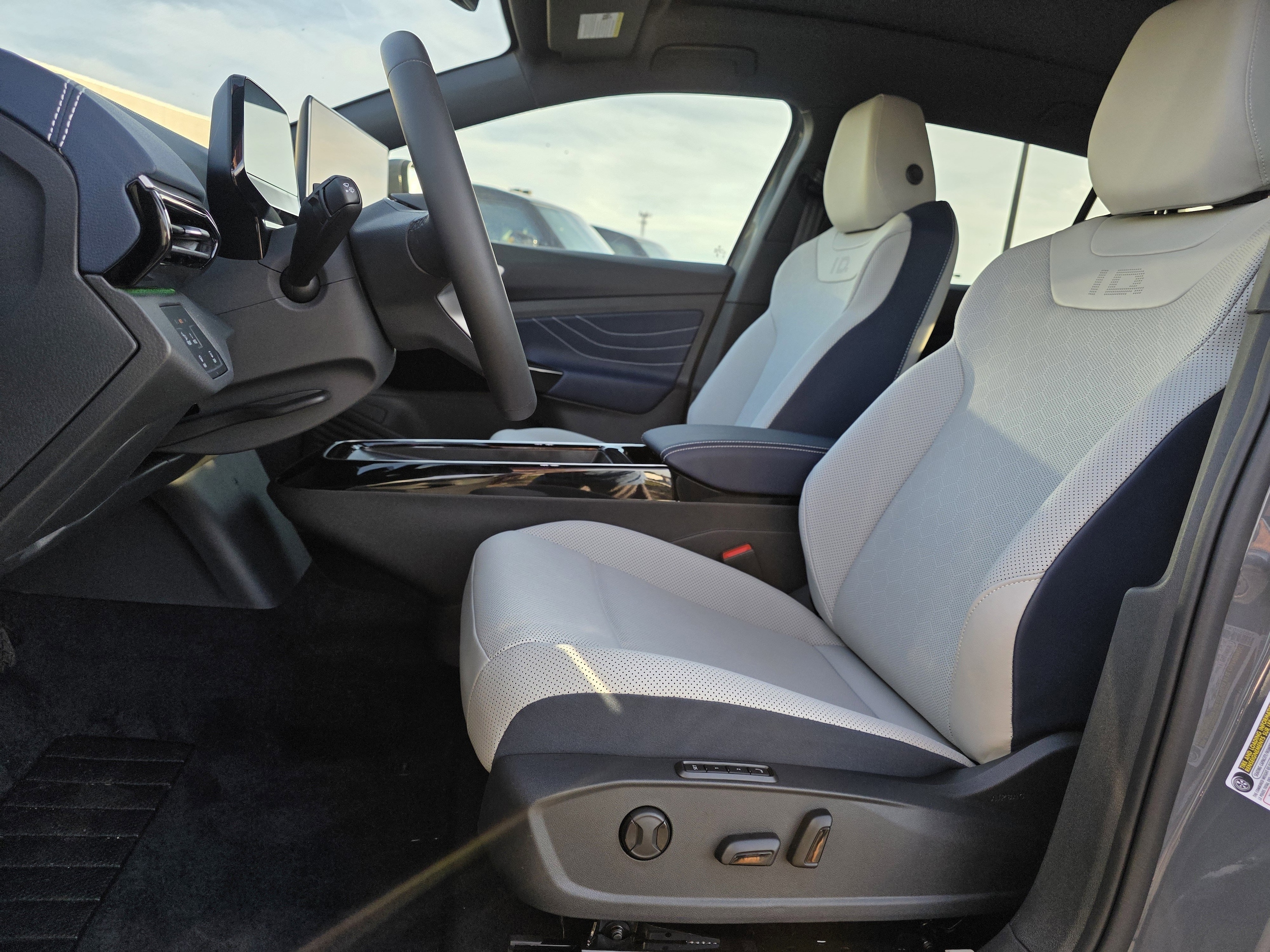 2025 Volkswagen ID.4 PRO S - Photo 10