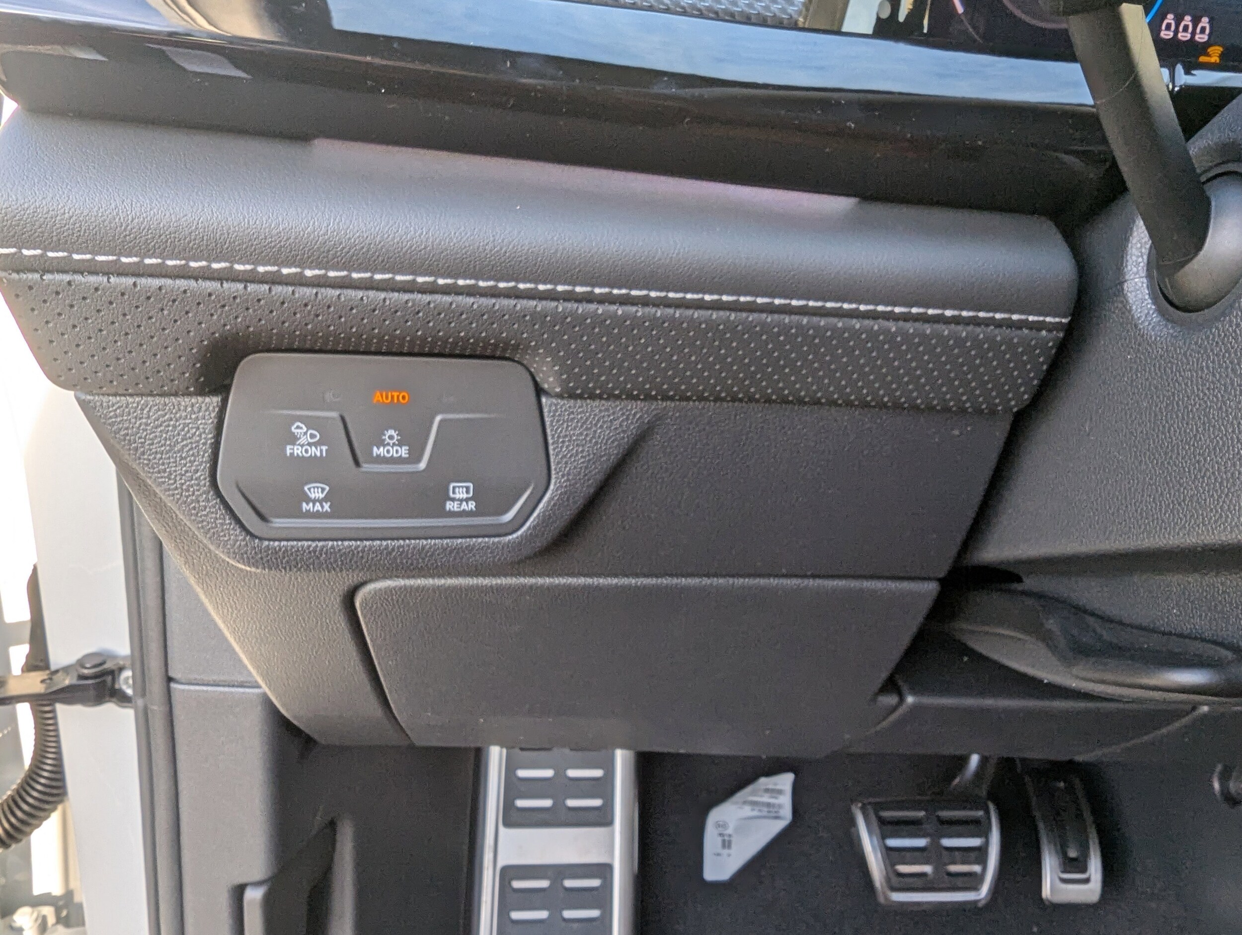 2026 Volkswagen Atlas Cross Sport SEL Premium R-LINE - Photo 22