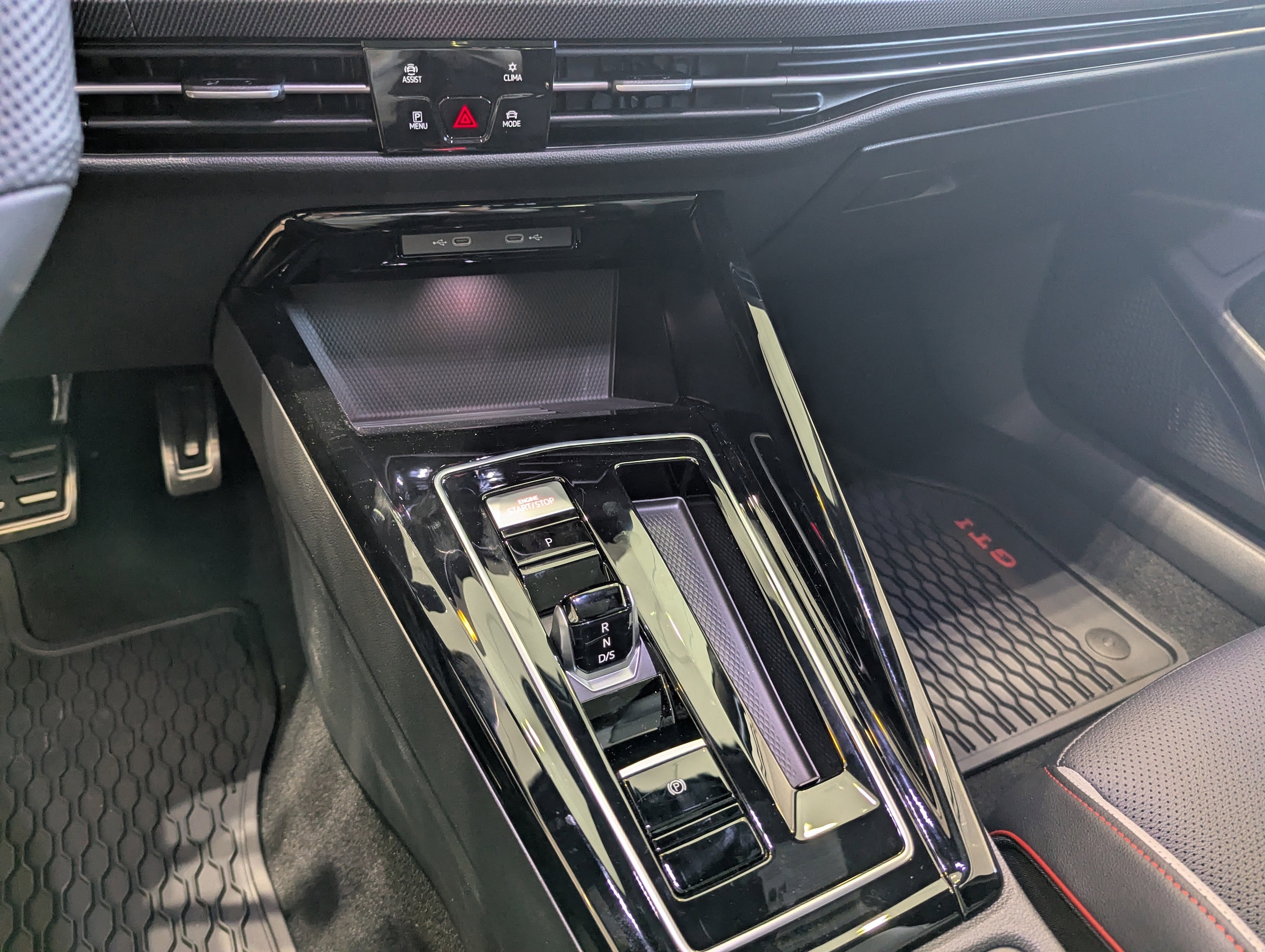 2026 Volkswagen Golf GTI SE - Photo 16