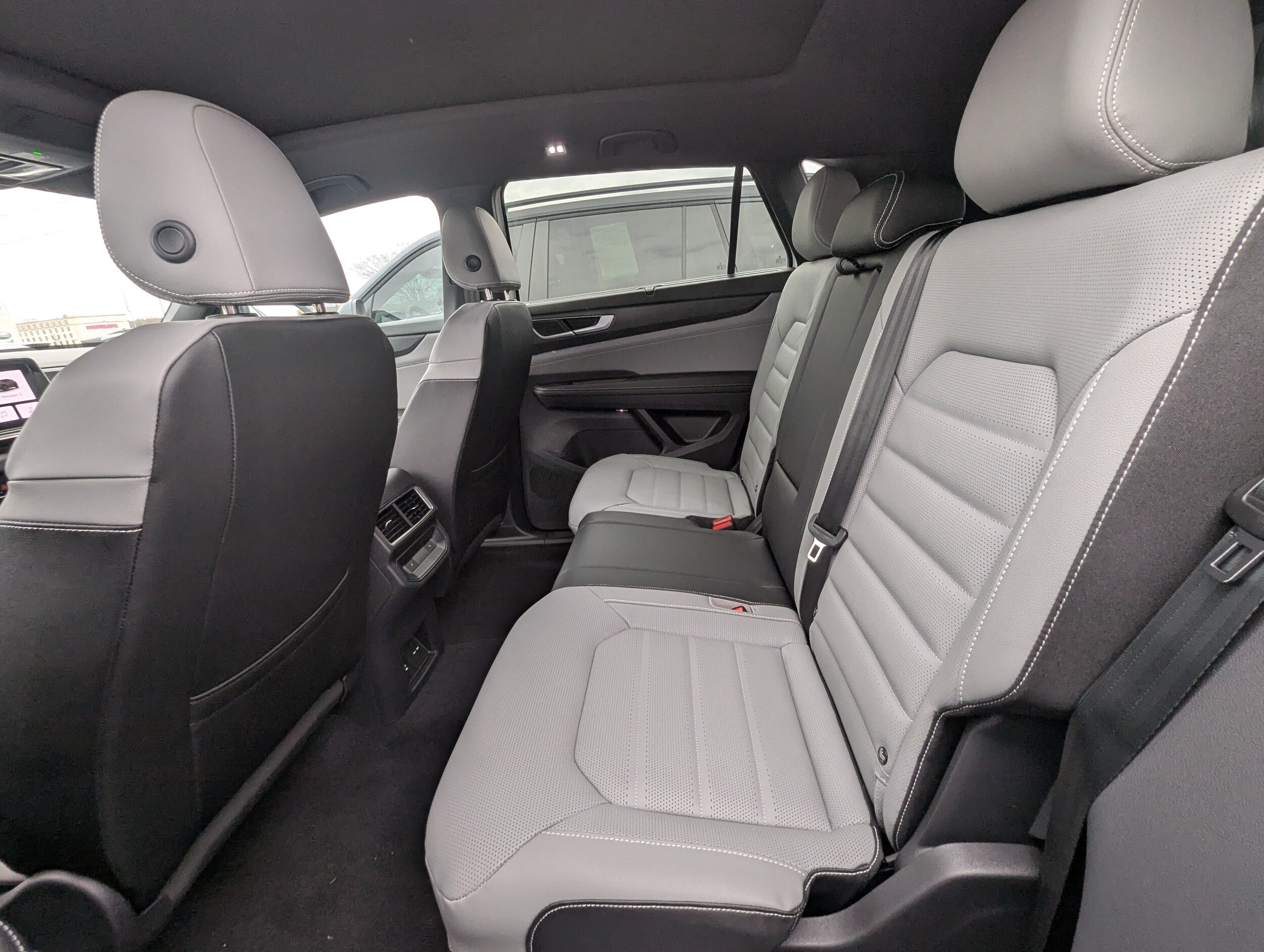 2026 Volkswagen Atlas Cross Sport SEL R-LINE - Photo 16