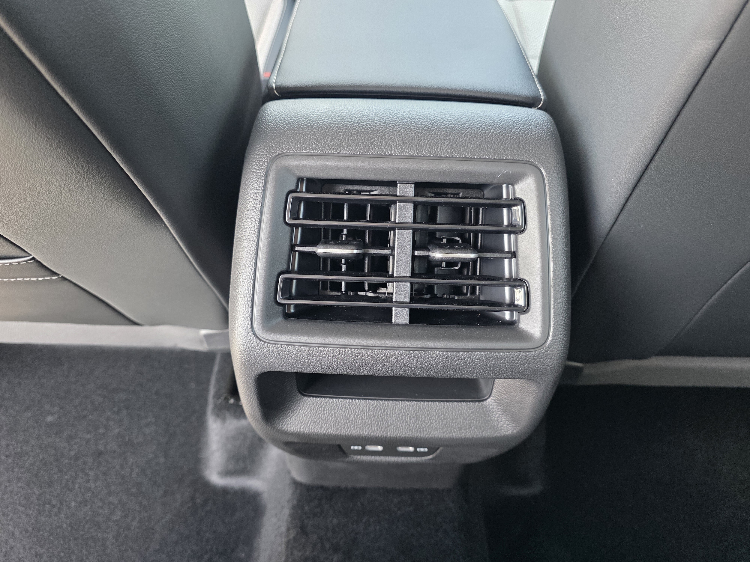 2026 Volkswagen Tiguan SE - Photo 22