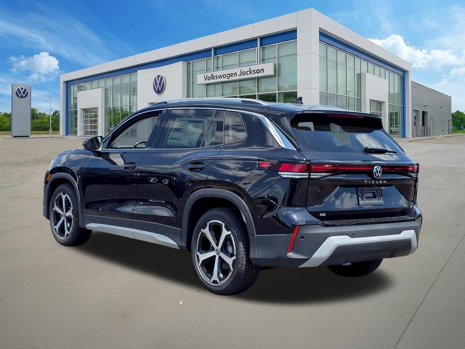 2026 Volkswagen Tiguan SE - Photo 5