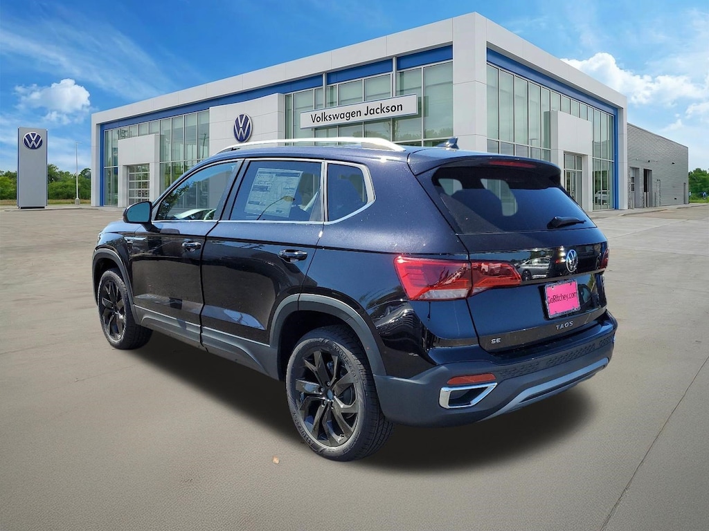 New 2024 Volkswagen Taos 1.5T SE SUV