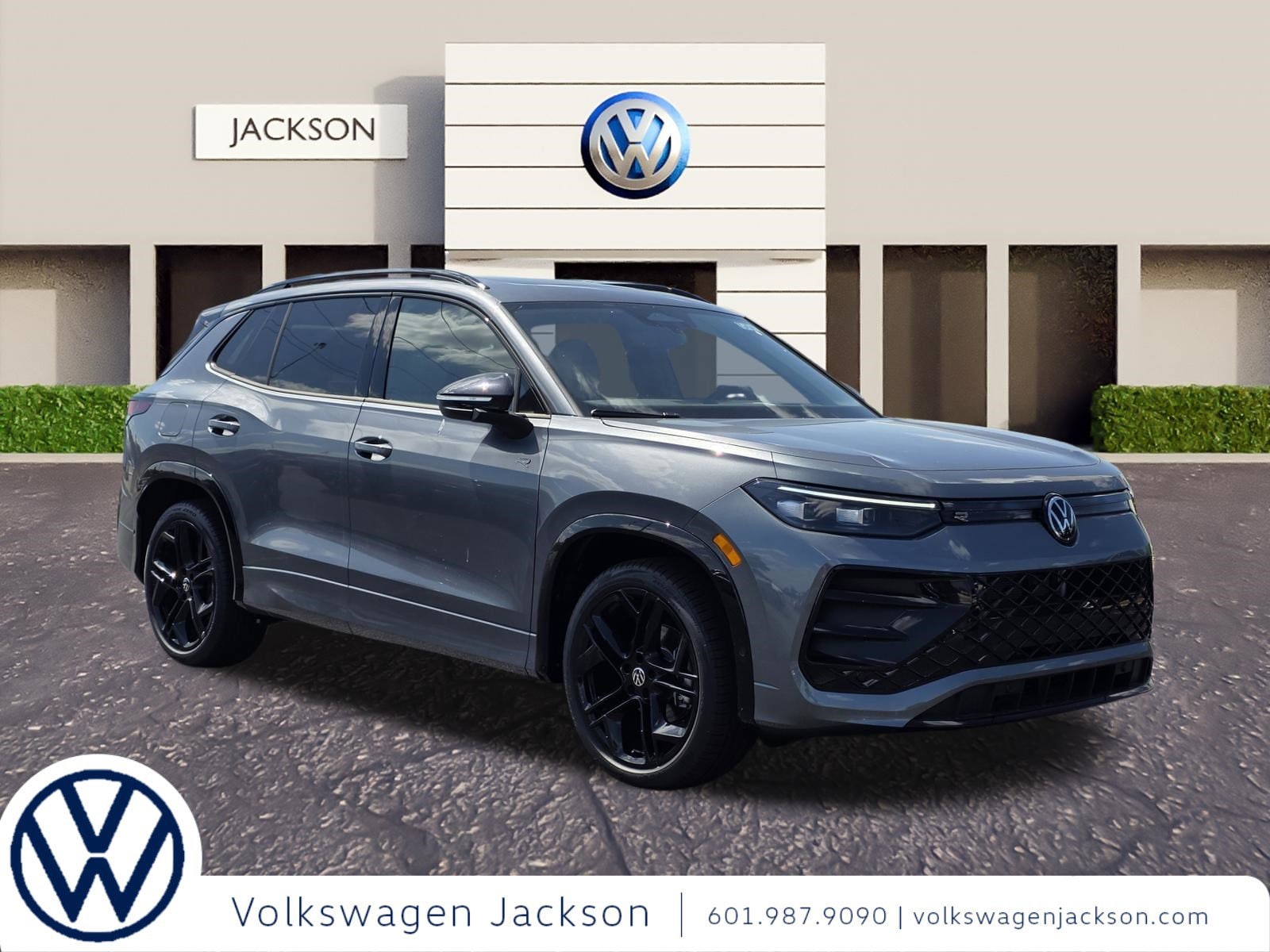 2026 Volkswagen Tiguan 2.0T SE R-Line Black's photo