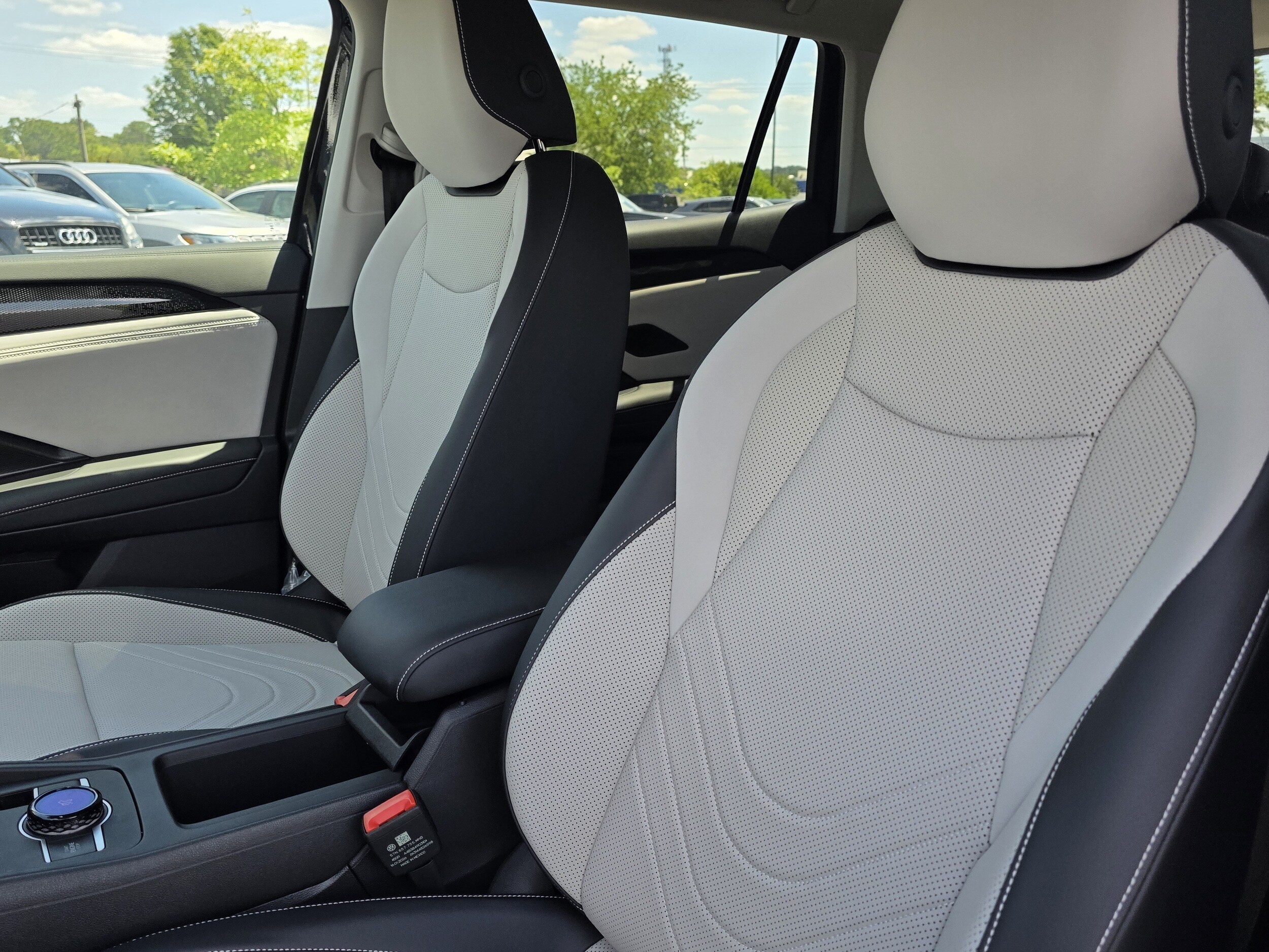 2026 Volkswagen Tiguan SE - Photo 17
