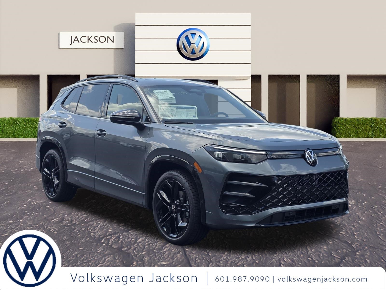 2026 Volkswagen Tiguan 2.0T SE R-Line Black's photo