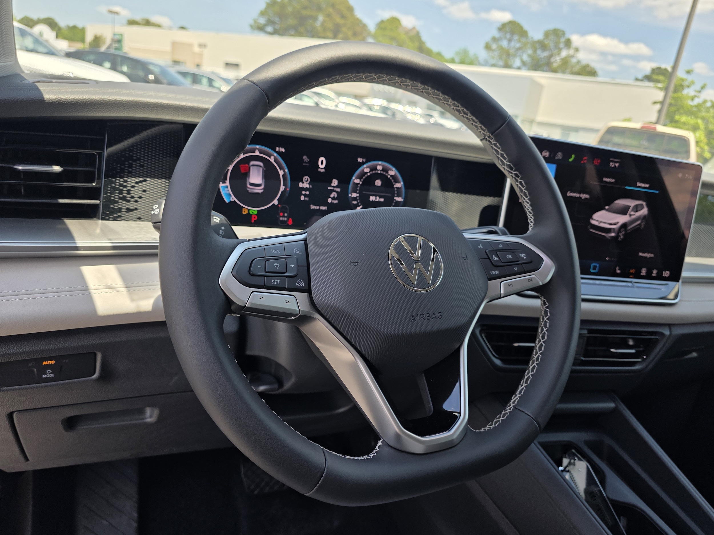 2026 Volkswagen Tiguan SE - Photo 9
