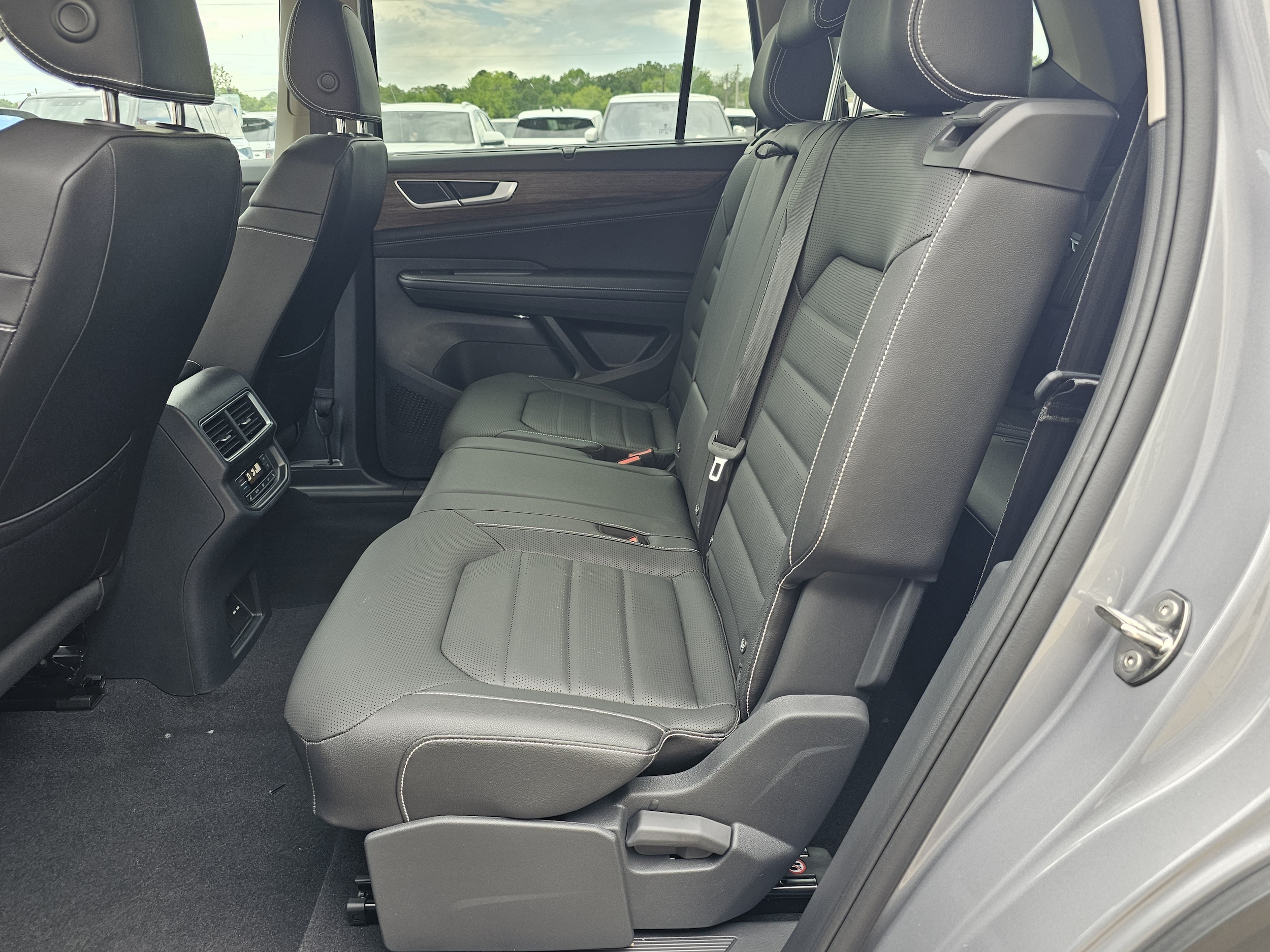 2025 Volkswagen Atlas SEL - Photo 17