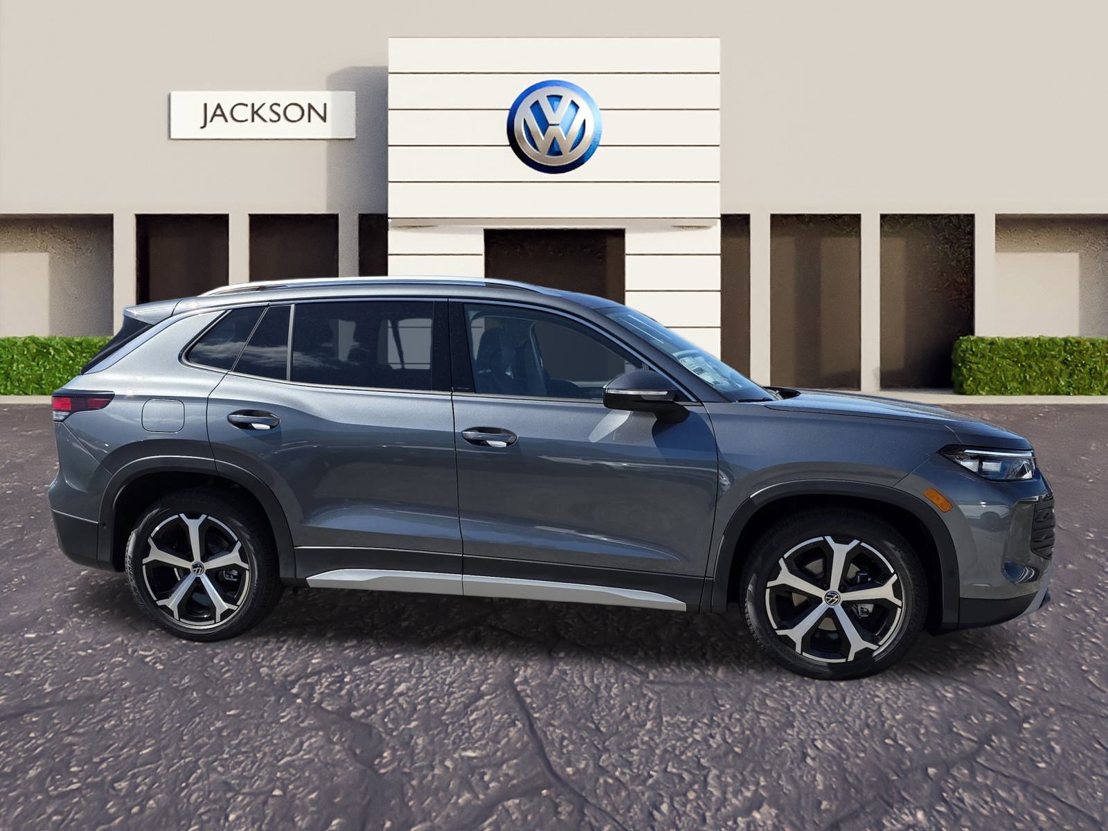 2025 Volkswagen Tiguan SE photo 2
