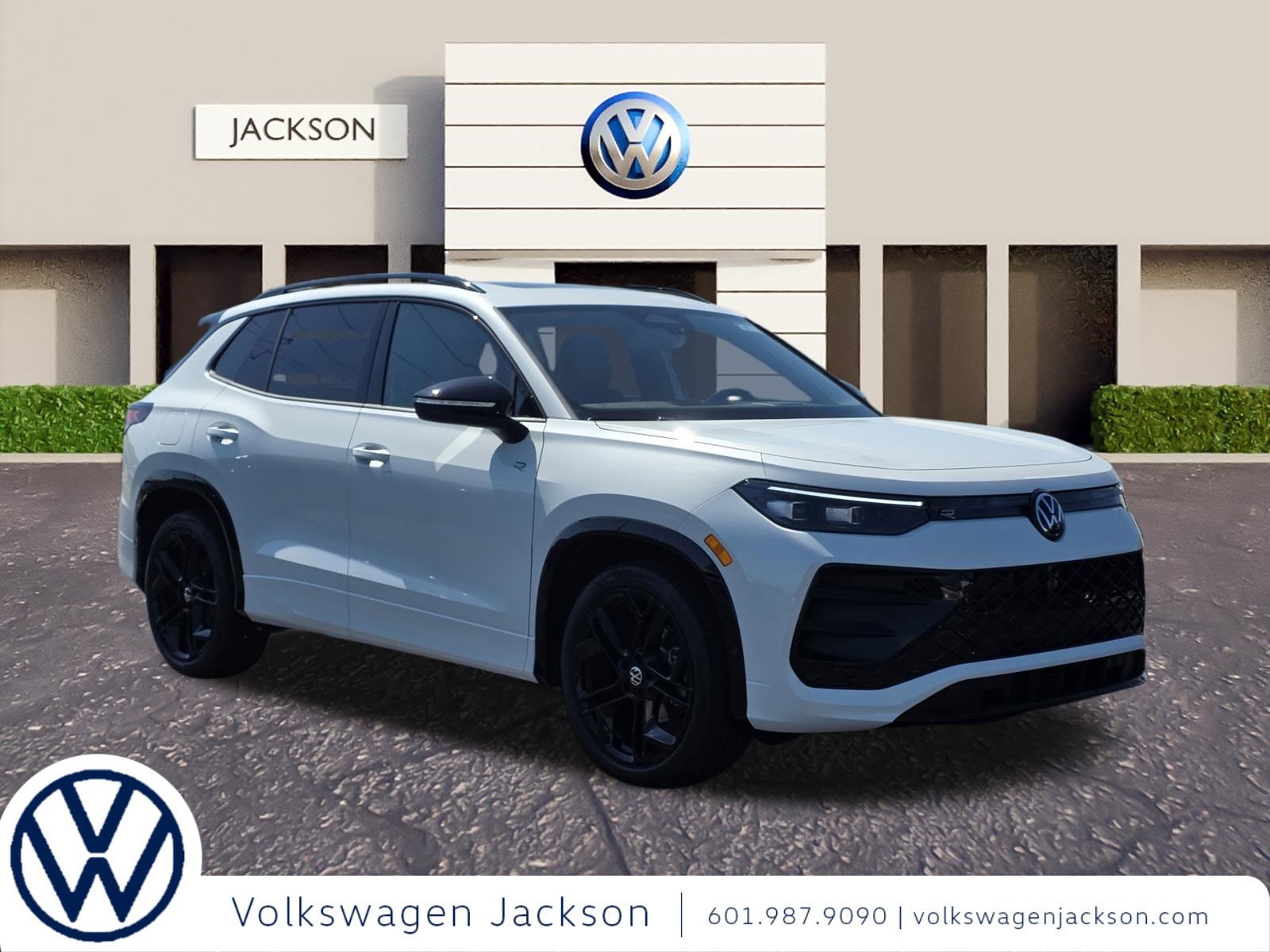 2026 Volkswagen Tiguan 2.0T SE R-Line Black's photo