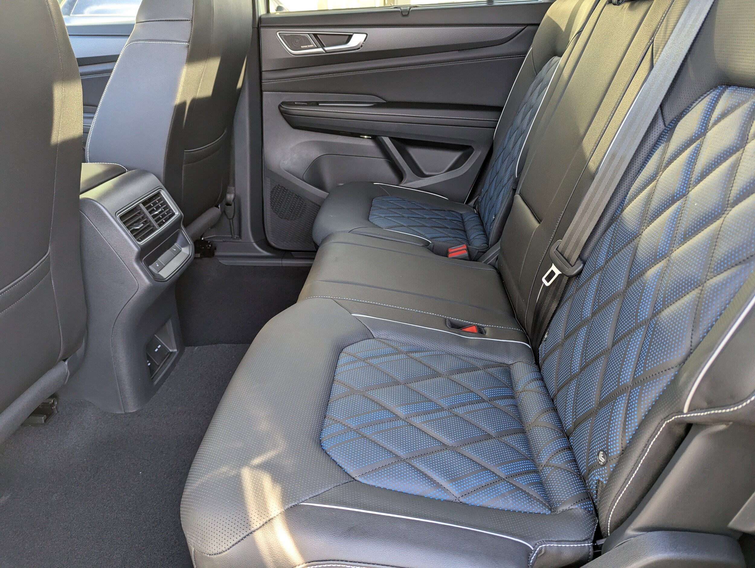 2026 Volkswagen Atlas Cross Sport SEL Premium R-LINE - Photo 16