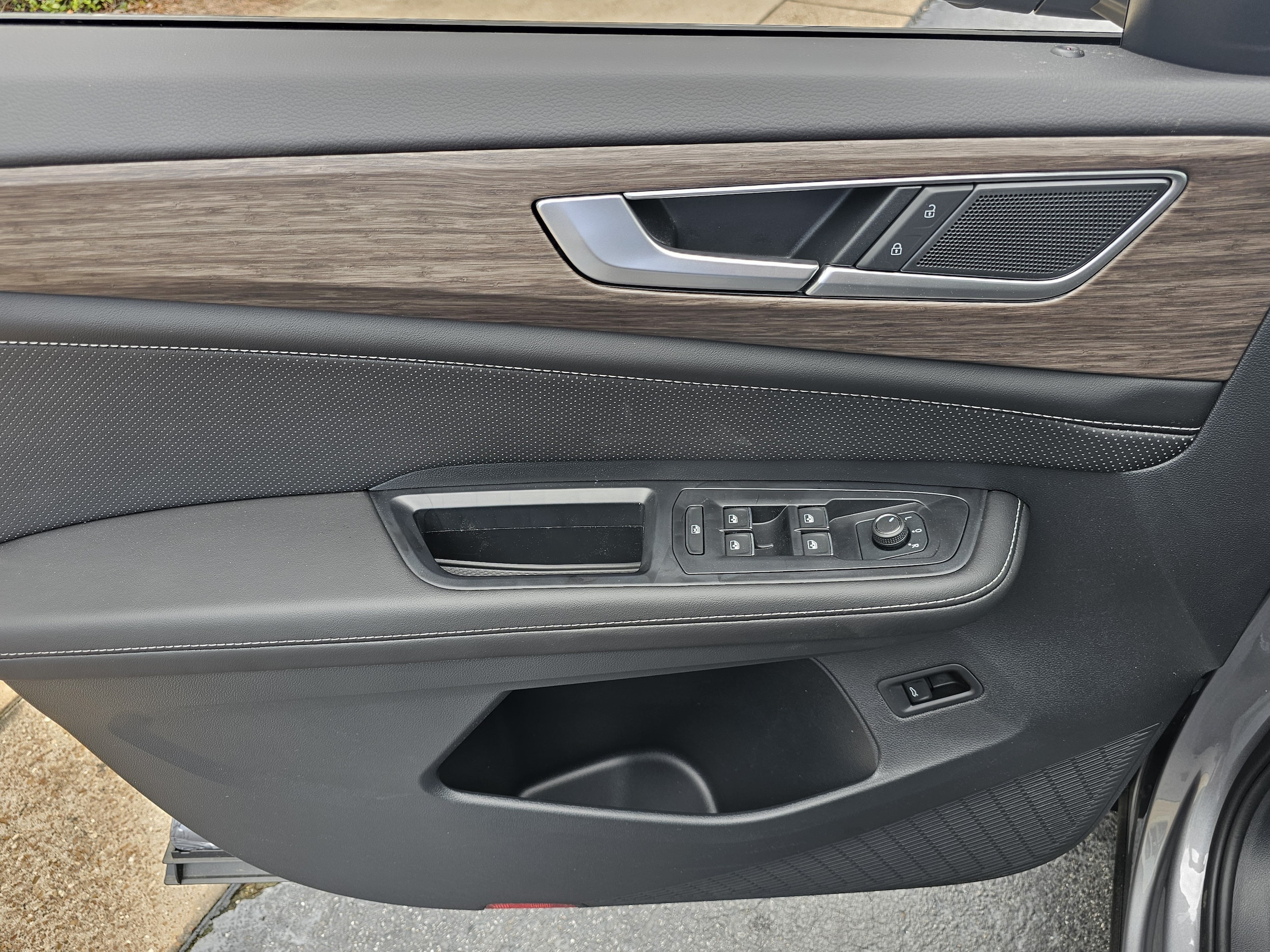 2025 Volkswagen Atlas SEL - Photo 16