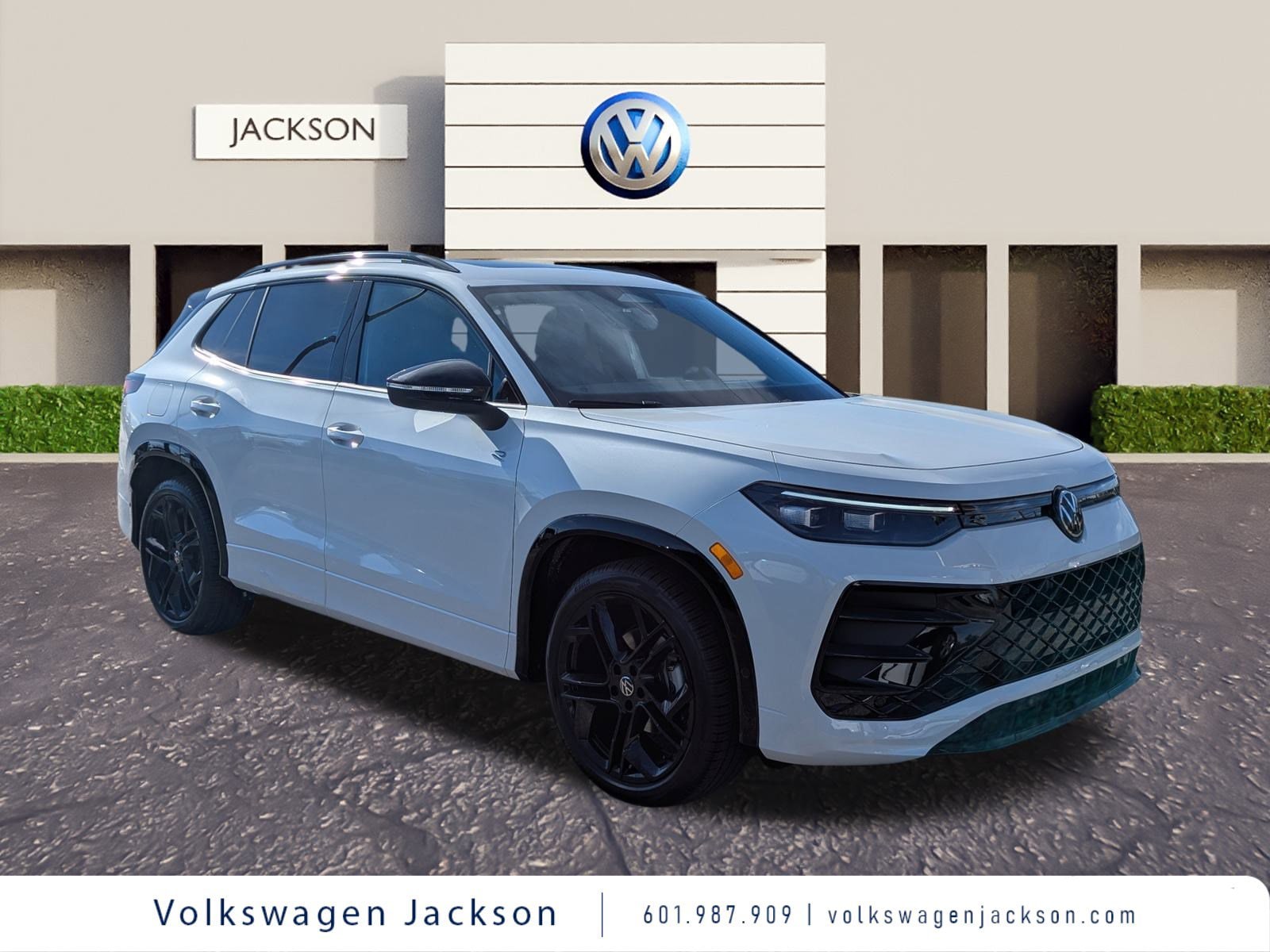 2026 Volkswagen Tiguan SE R-LINE BLACK's photo