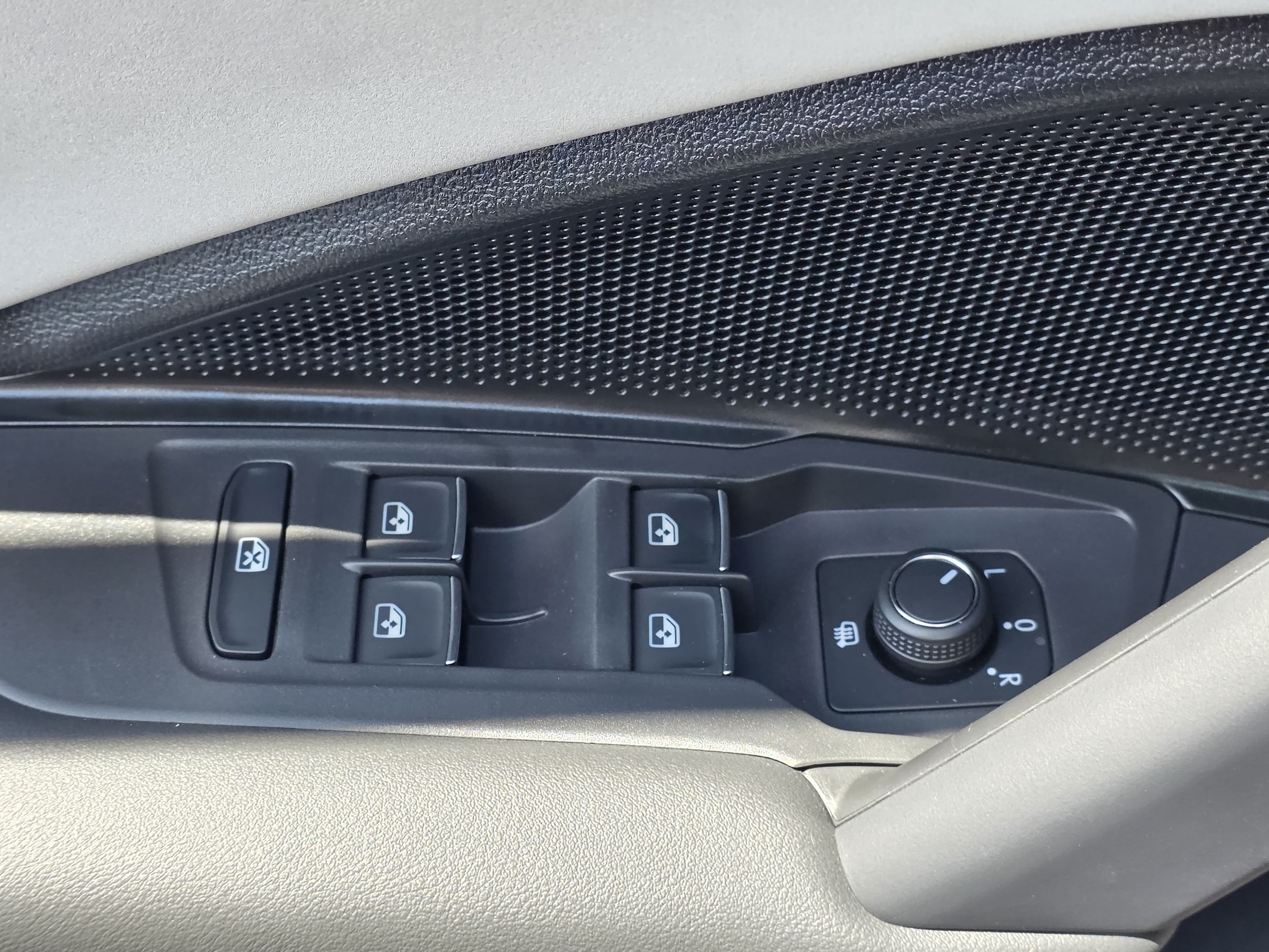 2026 Volkswagen Tiguan SE - Photo 15