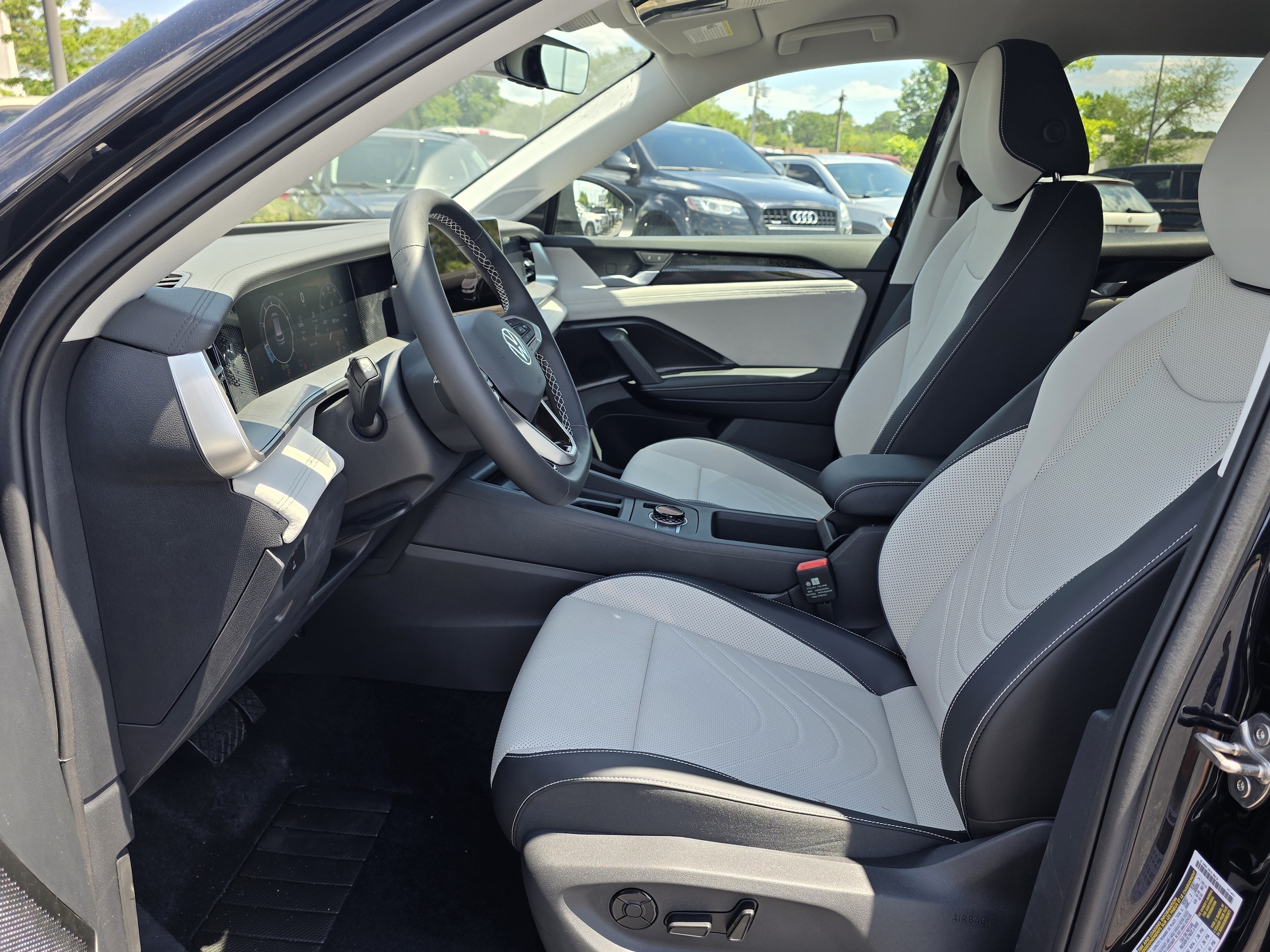 2026 Volkswagen Tiguan SE - Photo 16