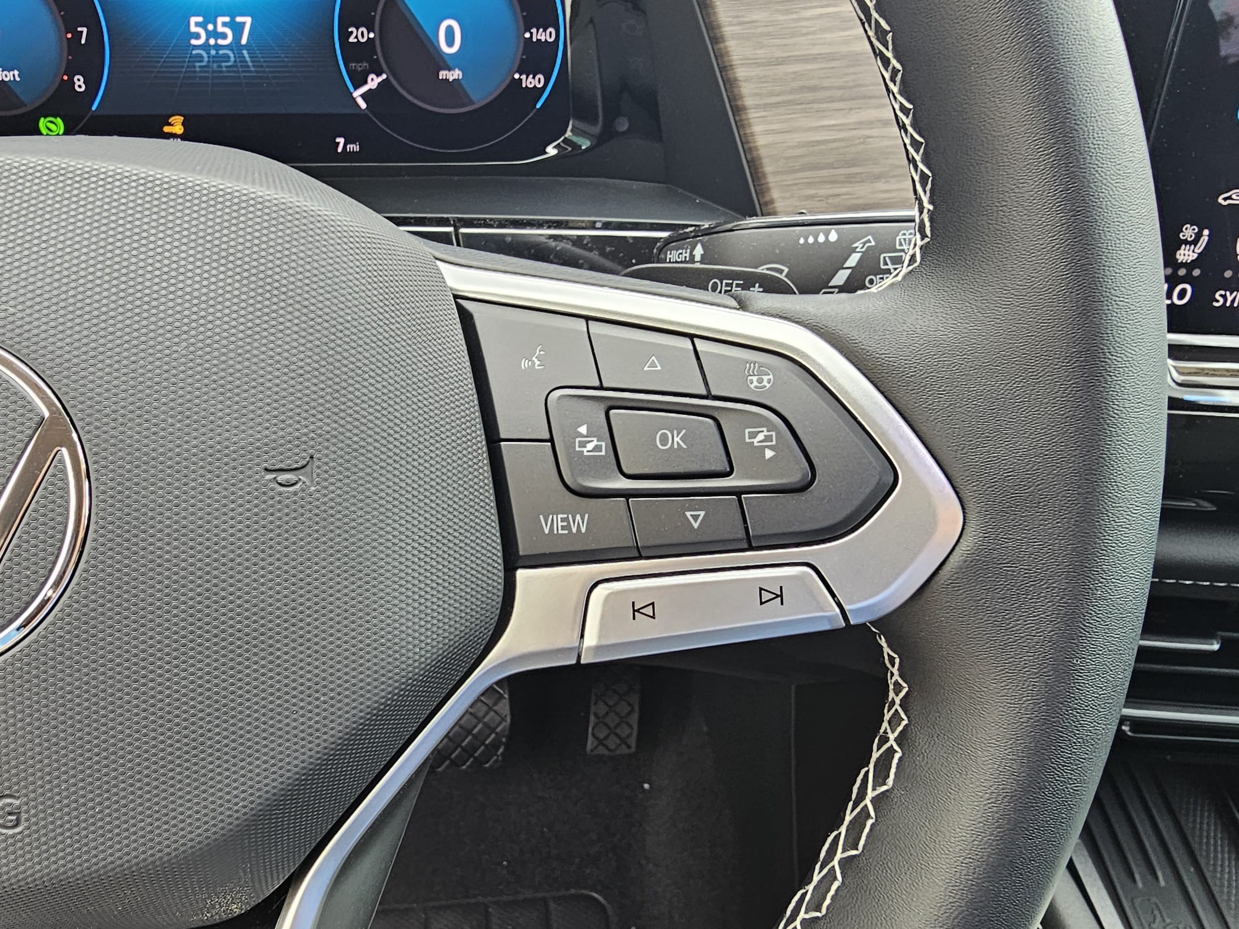 2025 Volkswagen Atlas SEL - Photo 24