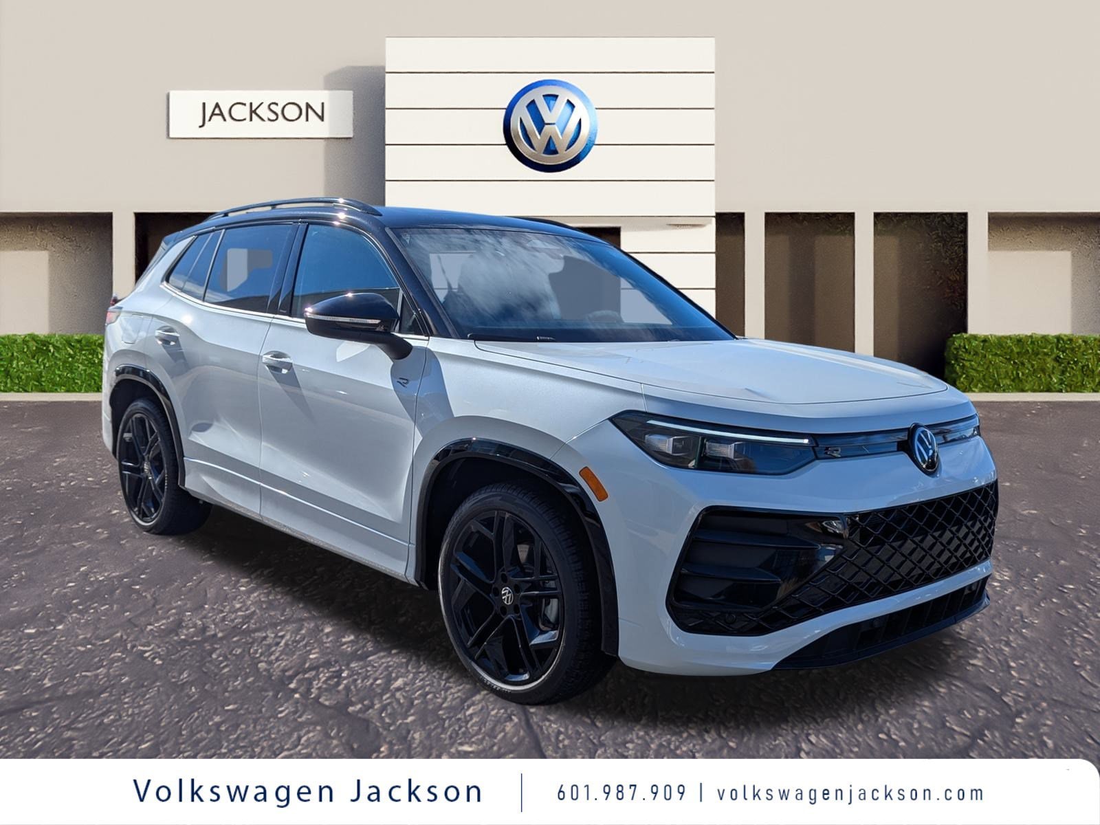 2026 Volkswagen Tiguan SE R-LINE BLACK's photo