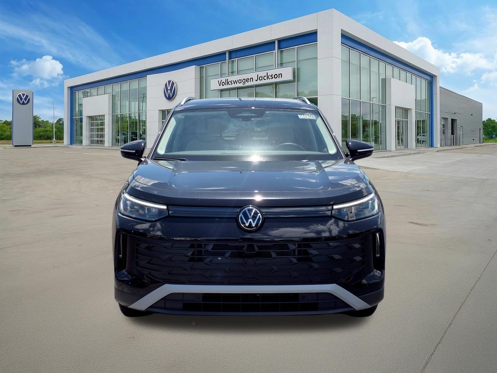 2026 Volkswagen Tiguan SE - Photo 2