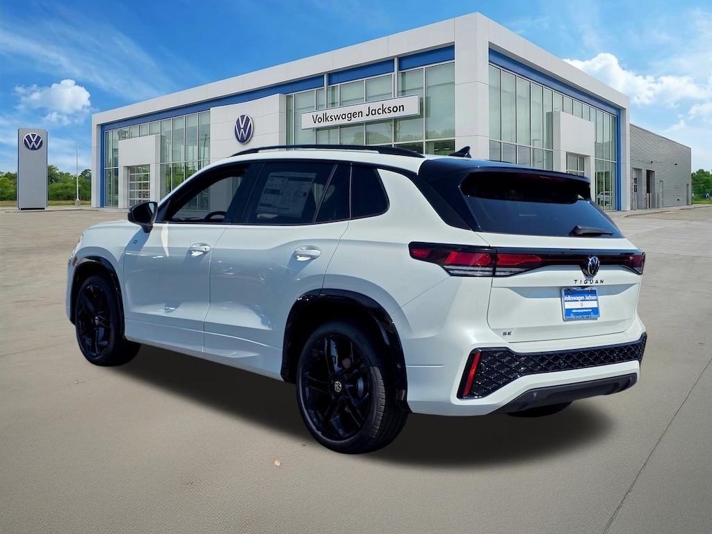 New 2026 Volkswagen Tiguan SE R-Line Black SUV